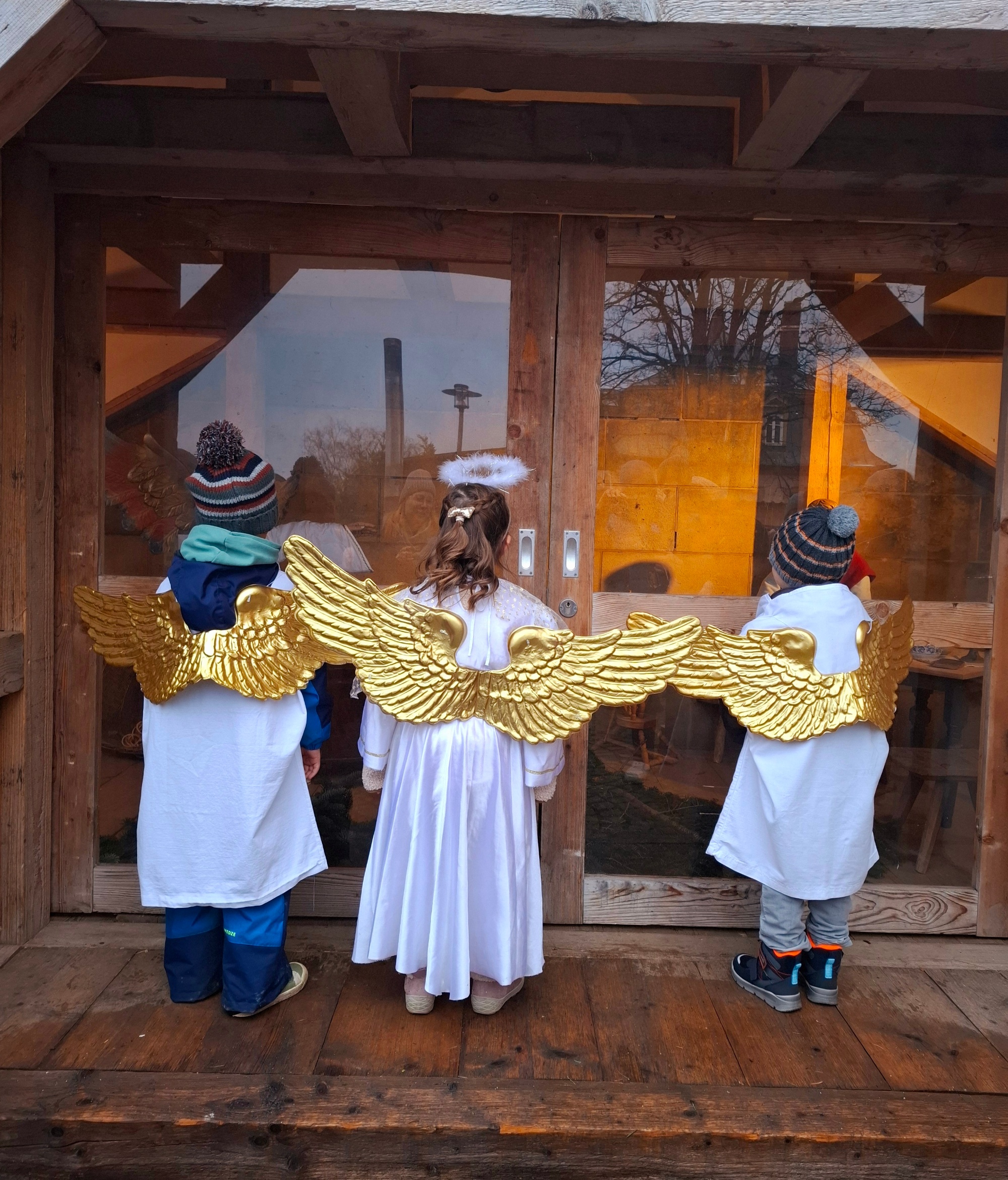 Christkind mit Engeln