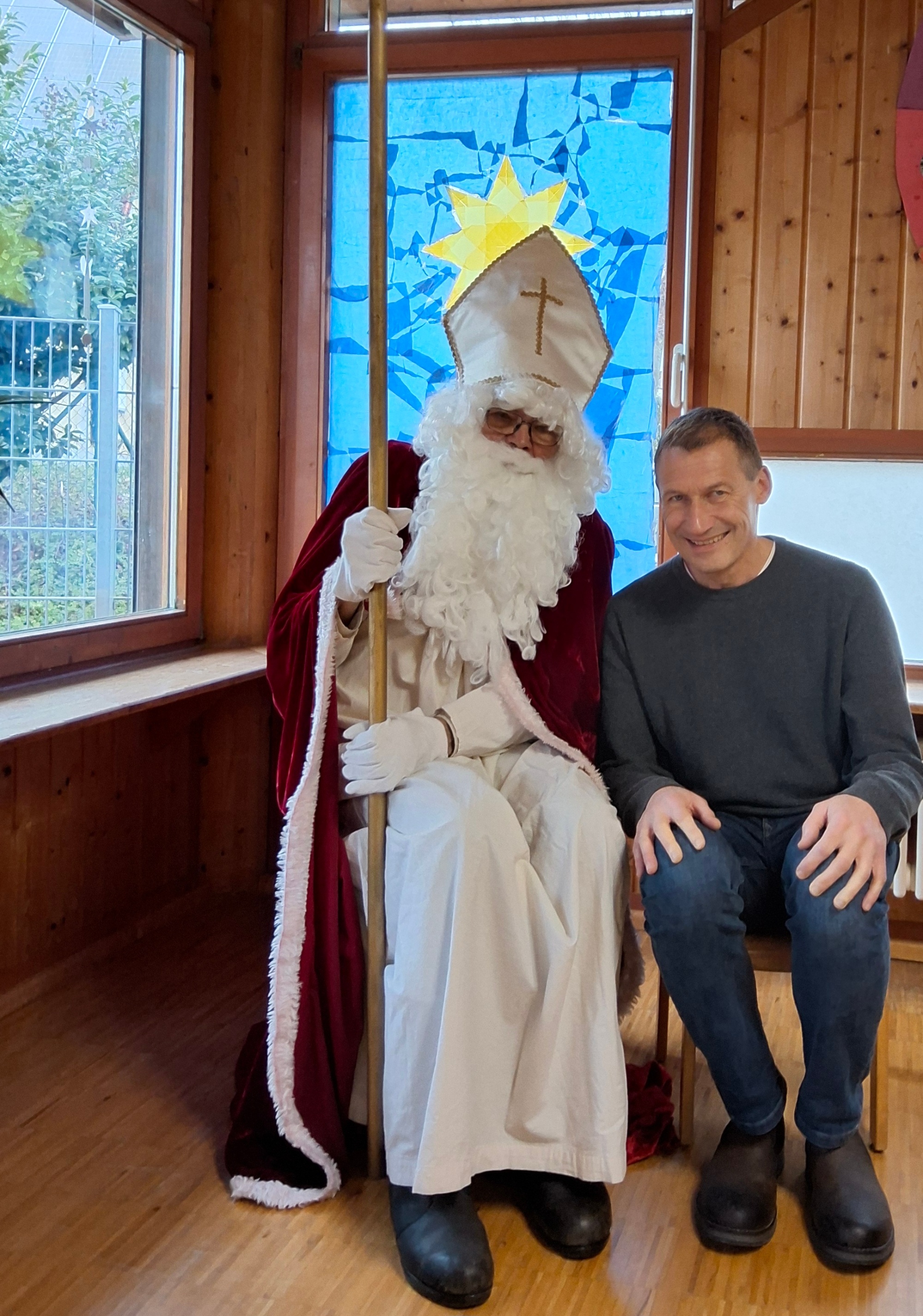 Hl. Bischof Nikolaus mit seinem Helfer