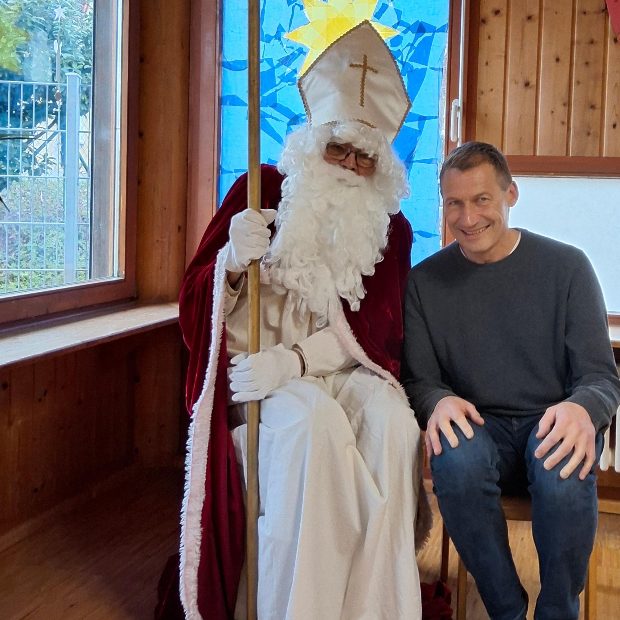 Hl. Bischof Nikolaus mit seinem Helfer